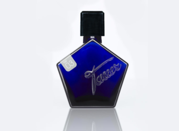 Frasco de cristal azul en forma de pentagono Tauer Perfumes 03 Lonestar Memories