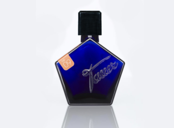 Frasco de cristal azul en forma de pentagono Tauer Perfumes 03 Orange Star