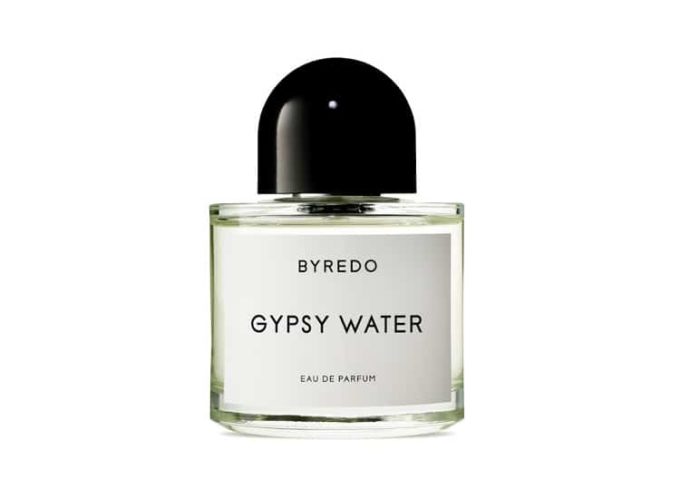 Frasco minimalista con tapón negro de Agua de Perfume BYREDO Gypsy Water
