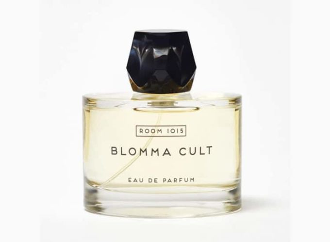 Frasco de cristal ovalado de agua de perfume Room 1015 Blomma Cult